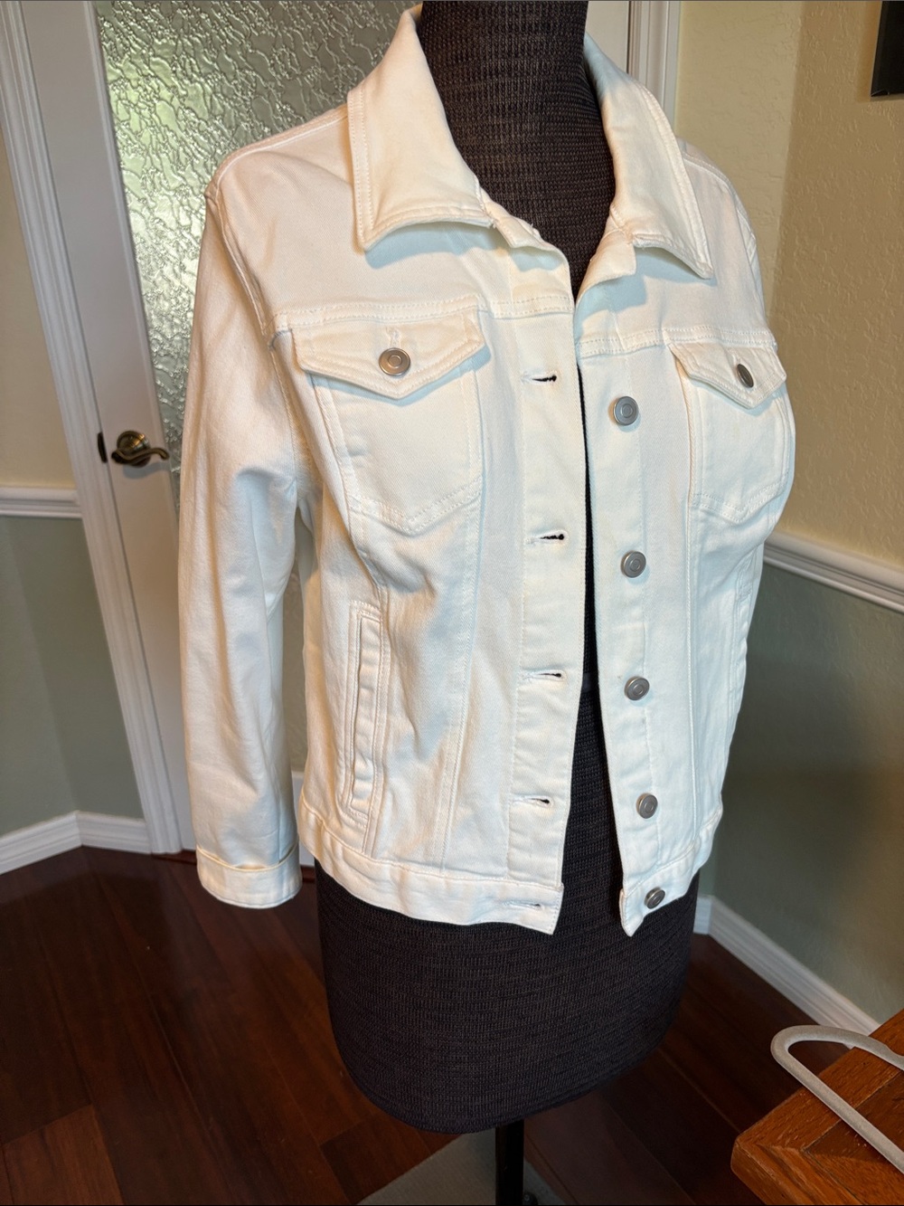 Time and Tru  Classic Women's White Denim Jacket L 12-14
